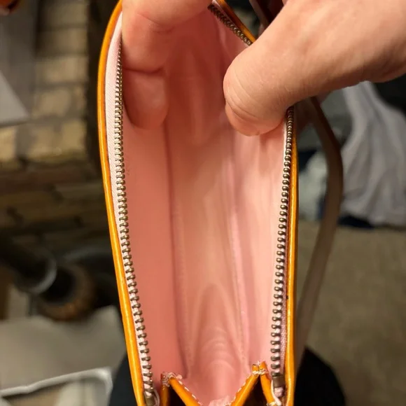 Vintage Louis Vuitton Monogram Vernis Lexington Pouch Jaune Yellow Pink Interior - Picture 11 of 15